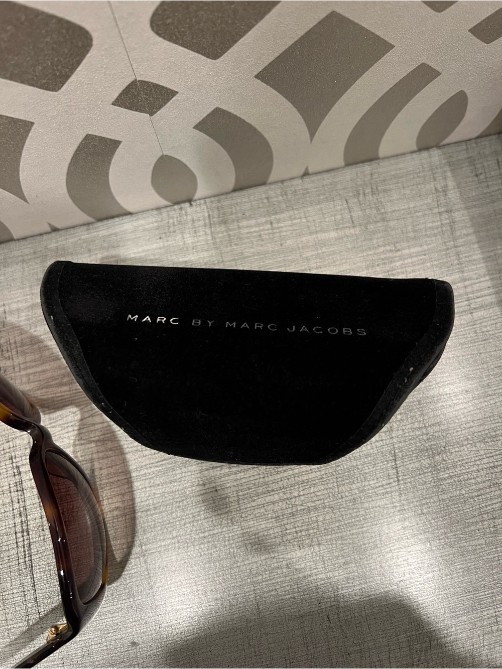 Oversized Marc by Marc Jacobs Sunglasses - Picture 6 of 6